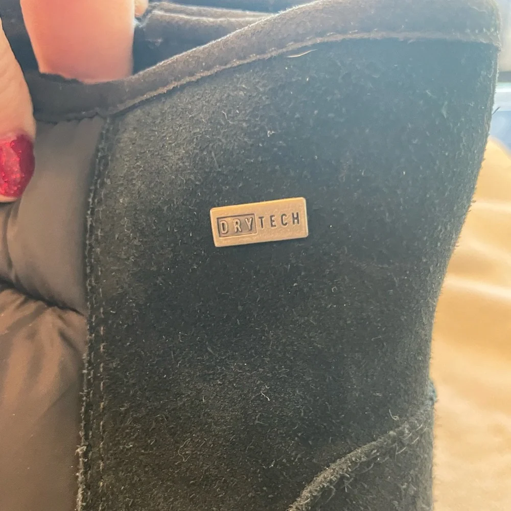 UGGS! - Picture 6 of 7